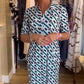 Robe à motif géométrique avec manches courtes et col de chemise