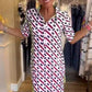 Robe à motif géométrique avec manches courtes et col de chemise