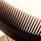 Peigne massant nettoyant pour cuir chevelu